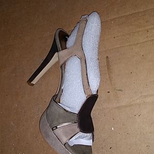New never worn Nine west heels